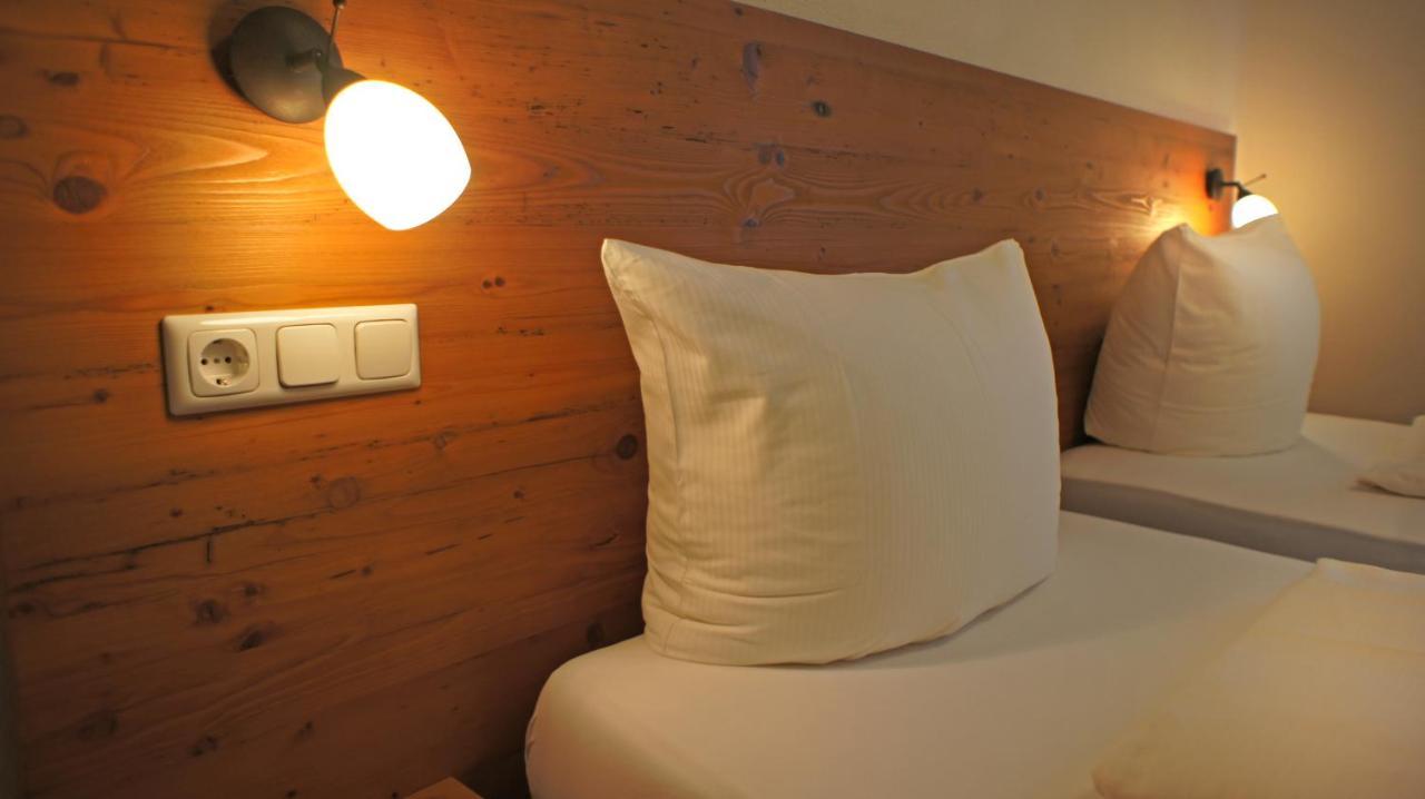 Hotel Heimfeld Restaurant Cafe Garching an Der Alz Exterior foto