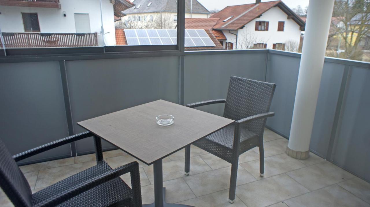 Hotel Heimfeld Restaurant Cafe Garching an Der Alz Exterior foto