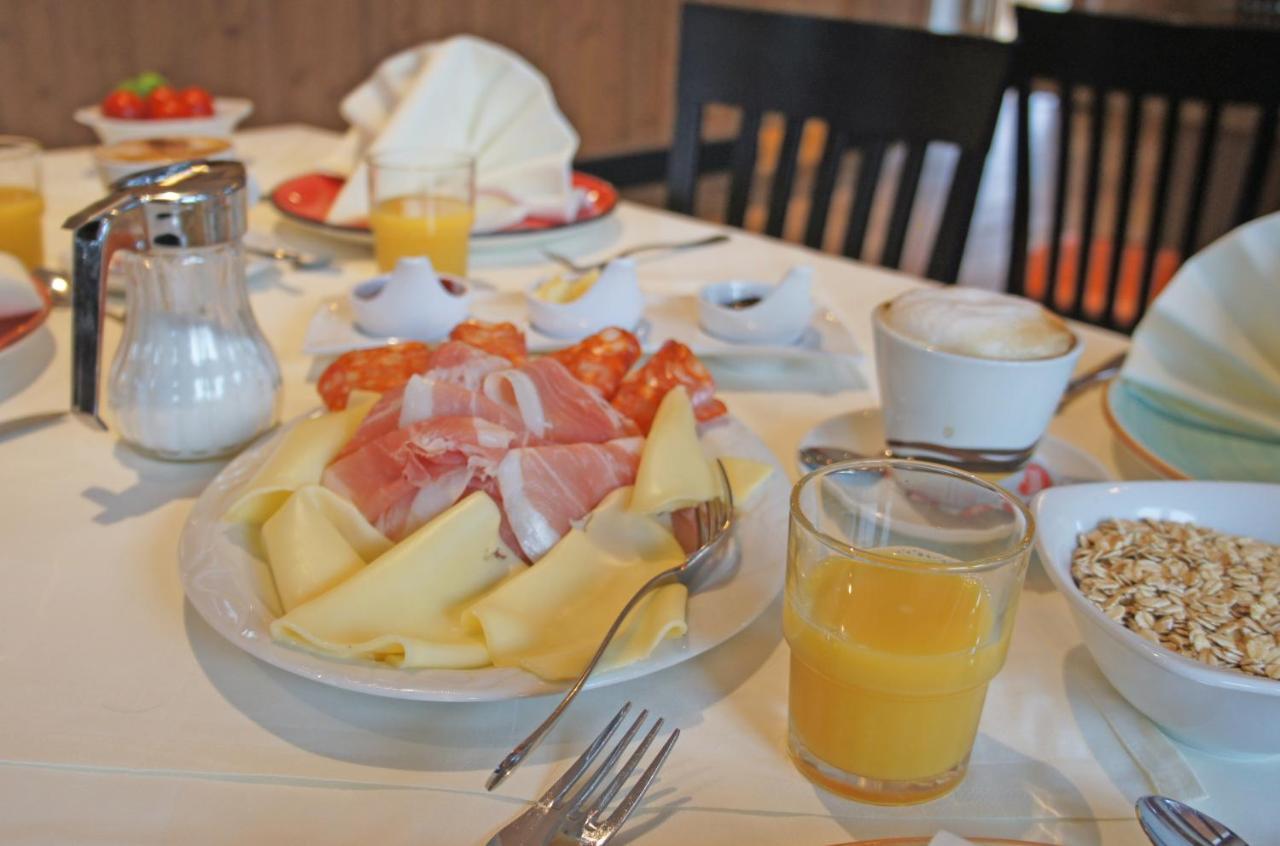 Hotel Heimfeld Restaurant Cafe Garching an Der Alz Exterior foto